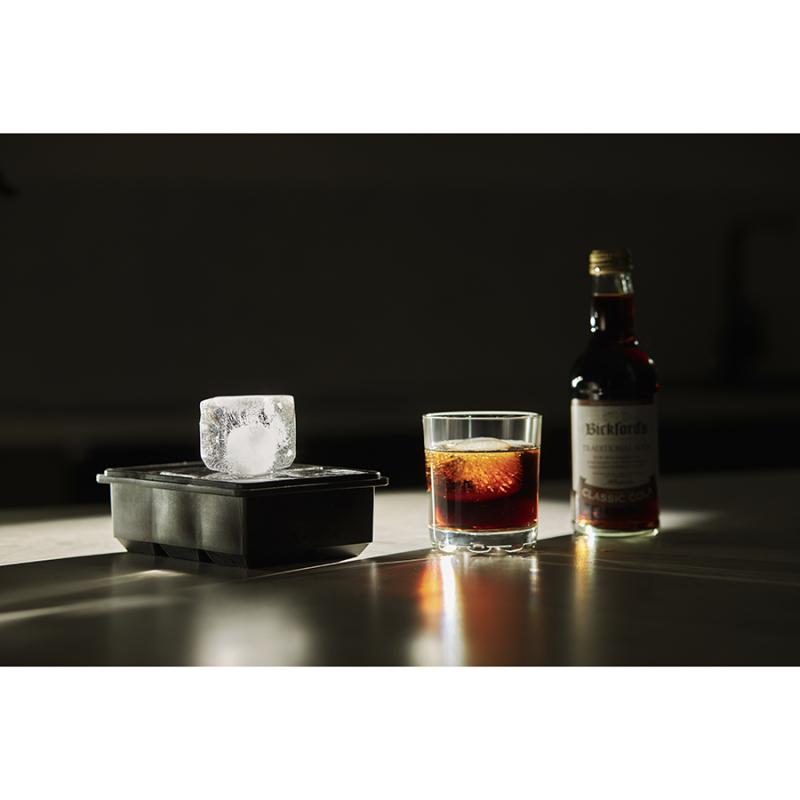 Форма для льда с крышкой ice cubes