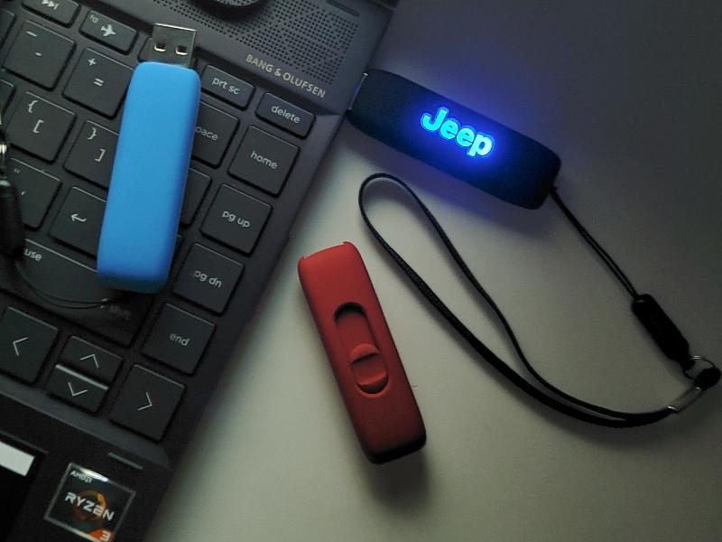 Флеш накопитель USB 2.0 COSMOS 16GB, с подсветкой, пластик