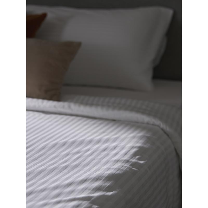 Простыня из страйпсатина из коллекции essential, 240х270 см